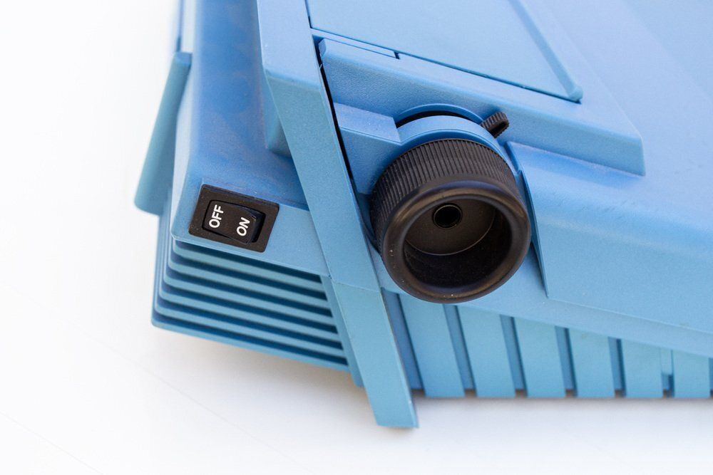 Machine à écrire électrique Italia 90 en plastique, par Mario Bellini et Alessandro Chiarato pour Olivetti, années 1990 photo Décoration