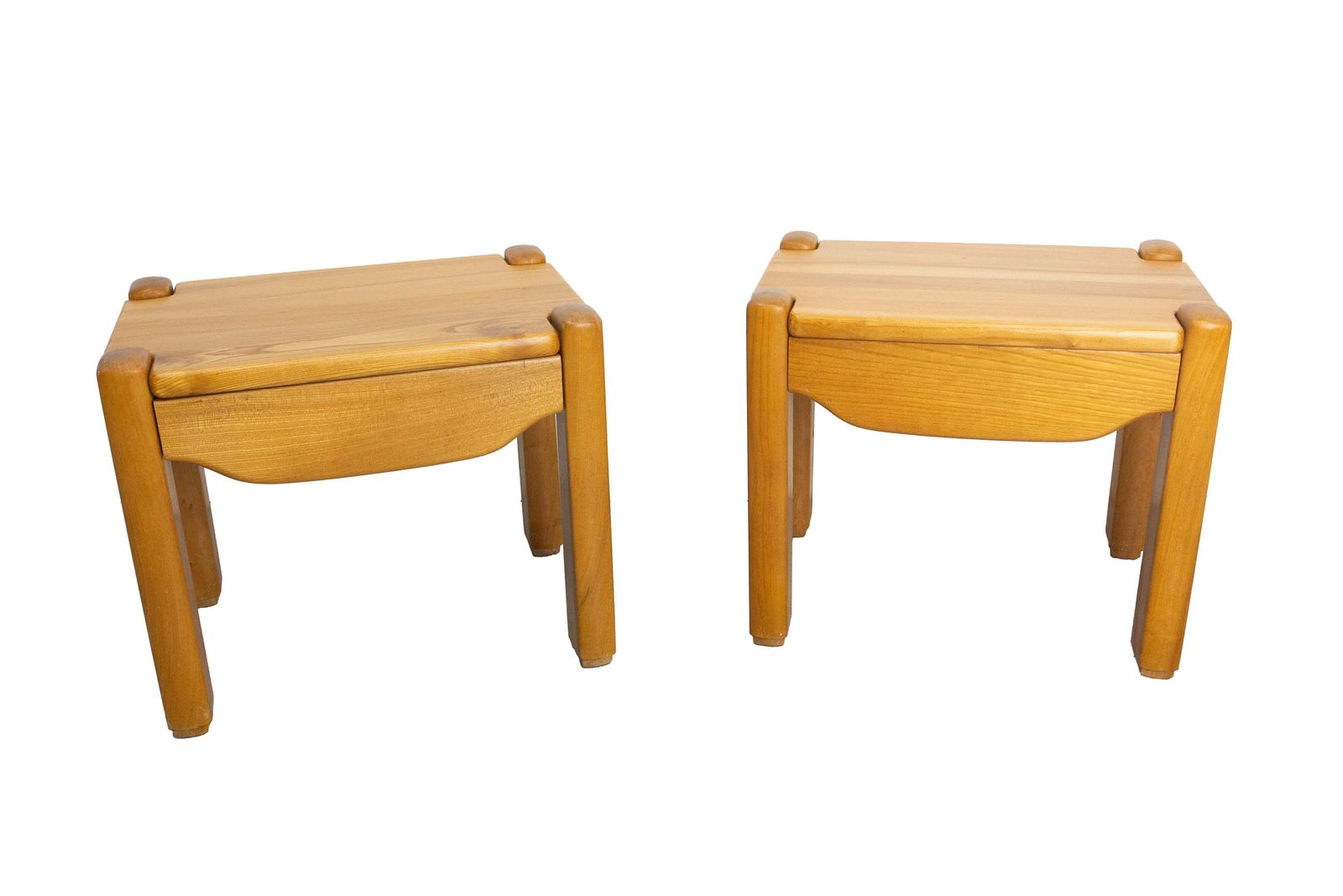 Mobilier Paire de tables de chevet françaises vintage de style Maison Regain, Charlotte Perriand, en orme, vers 1970 photo