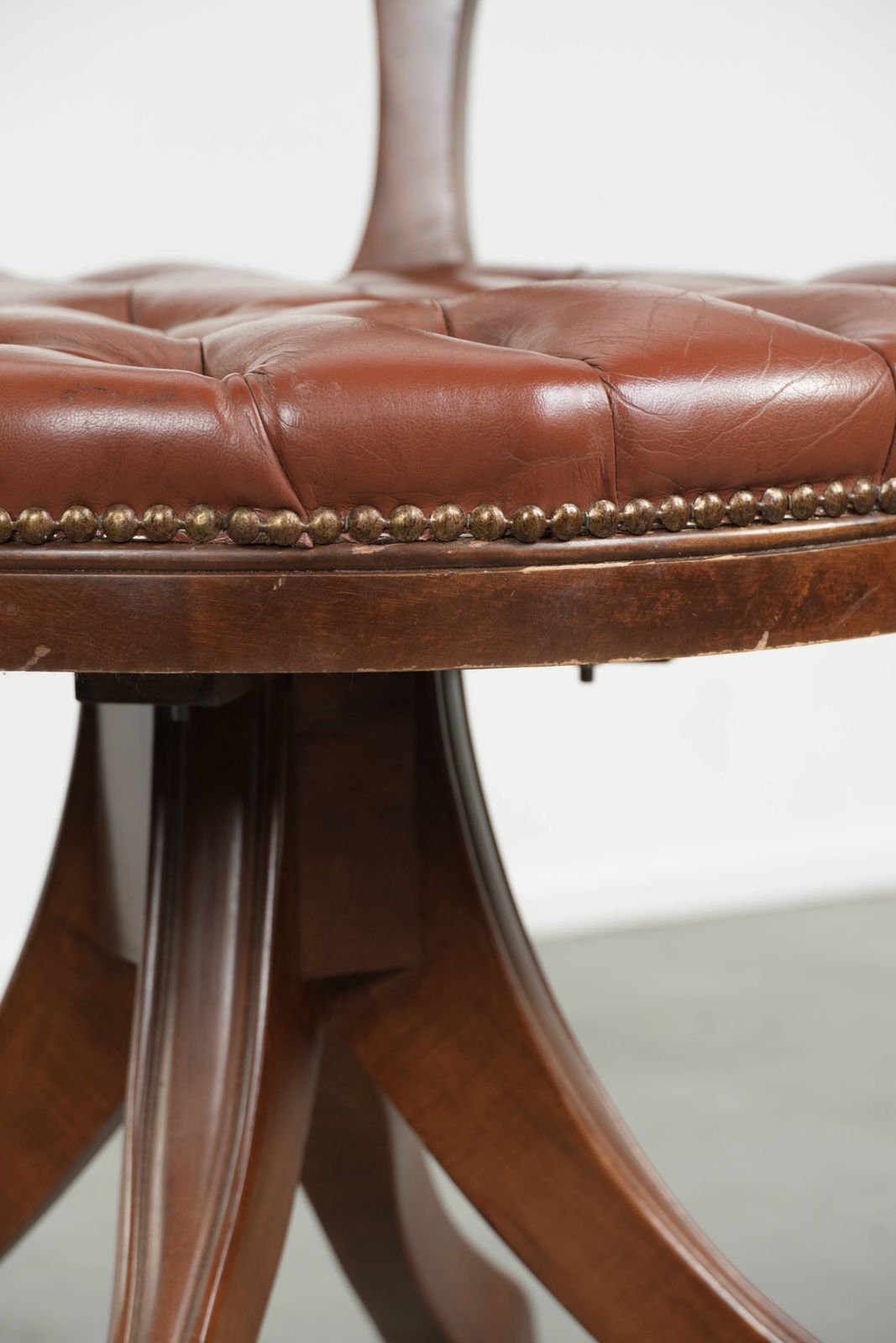 602.0 English Style Cowhide Leather Swivel Chesterfield Office Chair In A Beautiful Brown Color photo