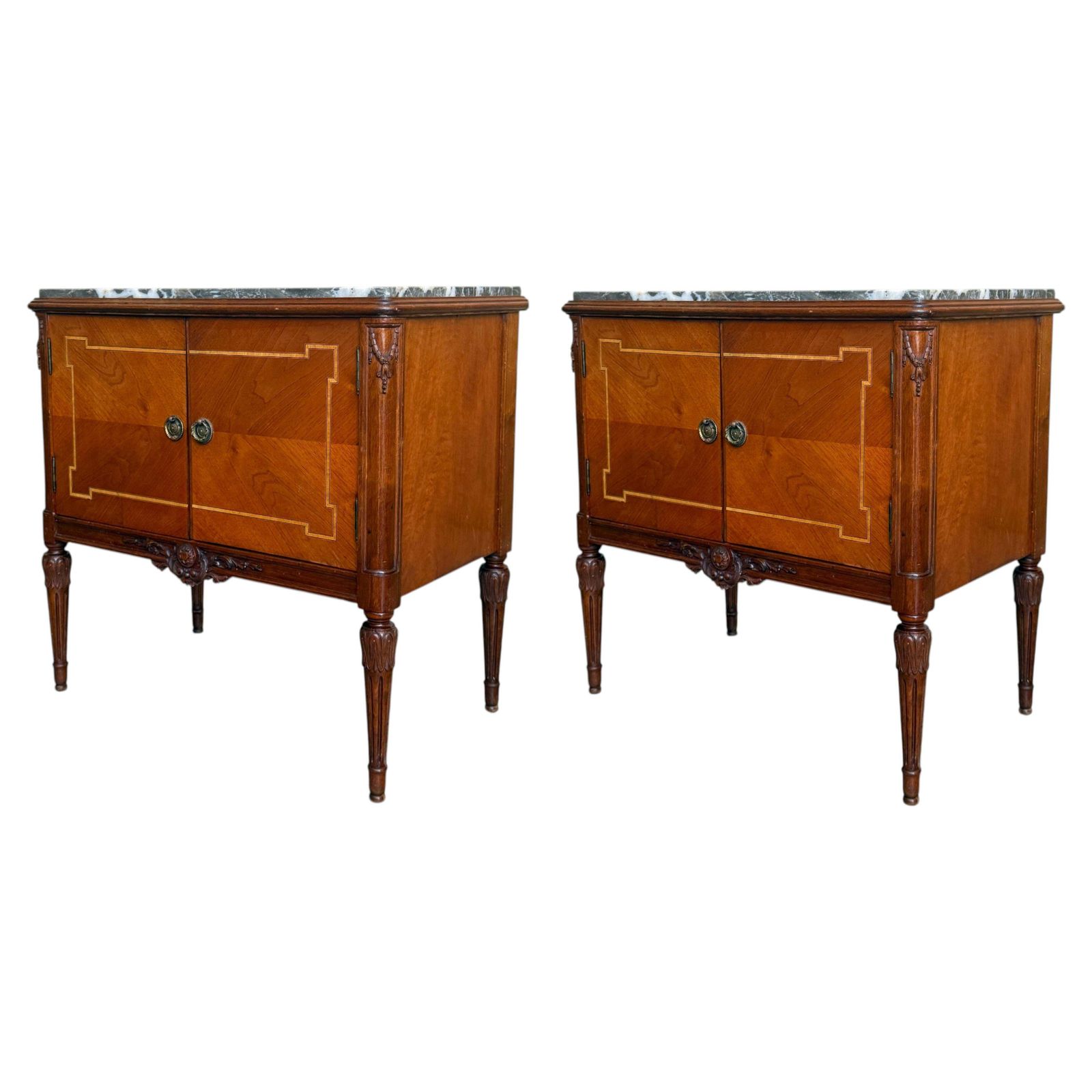 Paire de cabinets français, plateaux en marbre