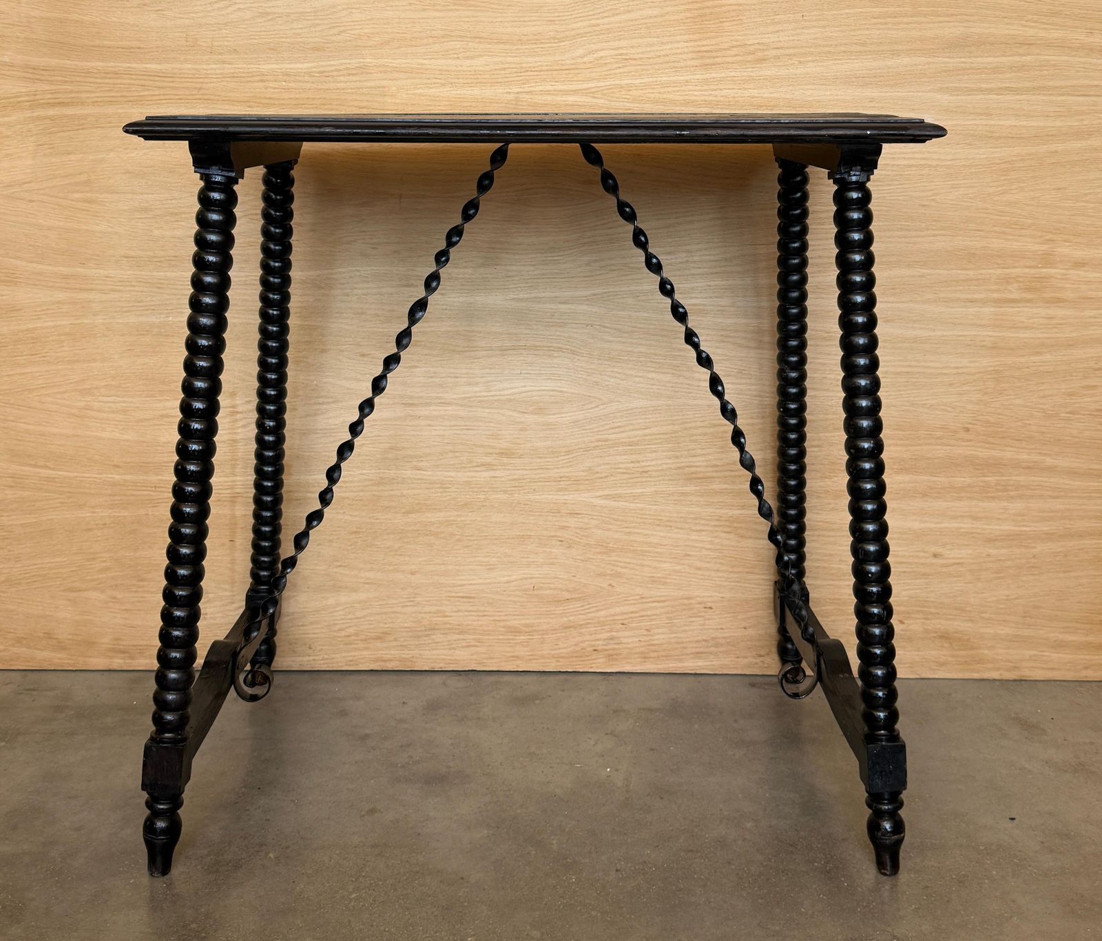 Table d'appoint baroque espagnole ébonisée, pieds tournés, XIXe siècle photo furniture