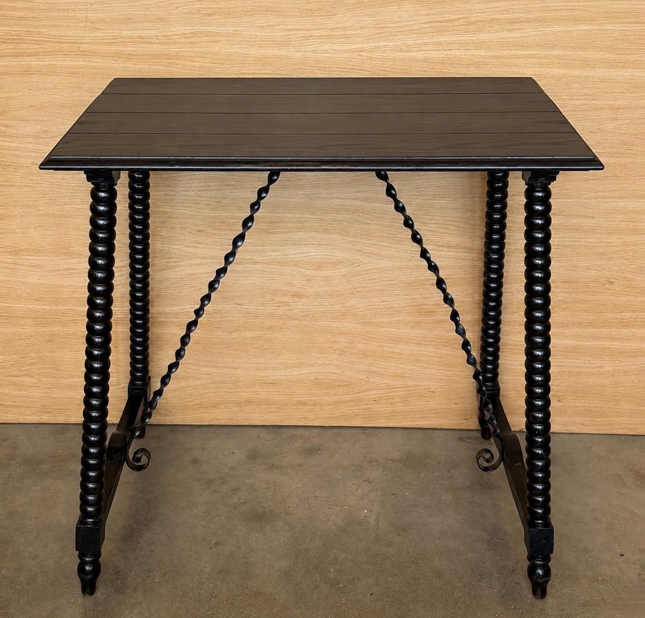 Table d'appoint baroque espagnole ébonisée, pieds tournés, XIXe siècle photo vinterior