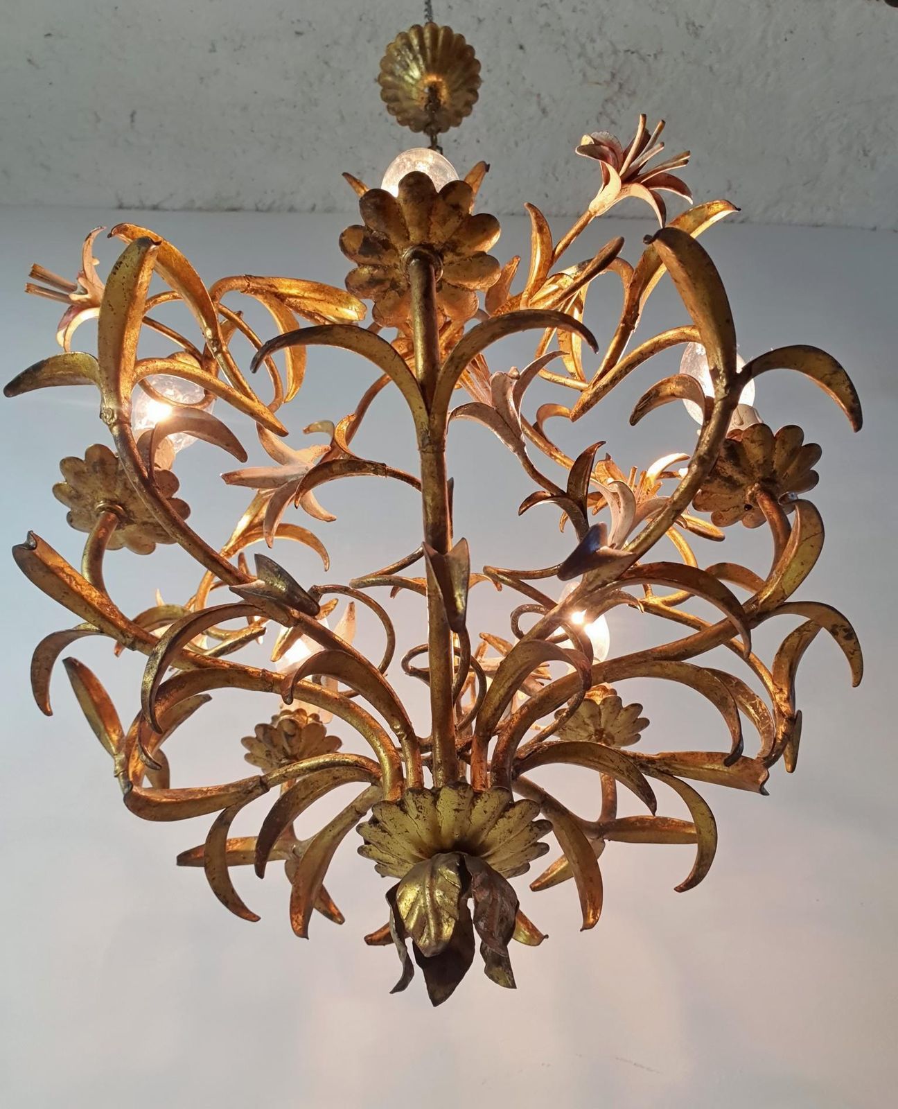 photo vintage Mid Century Italian Tole Chandelier, Iron With Floral Design, 1950s