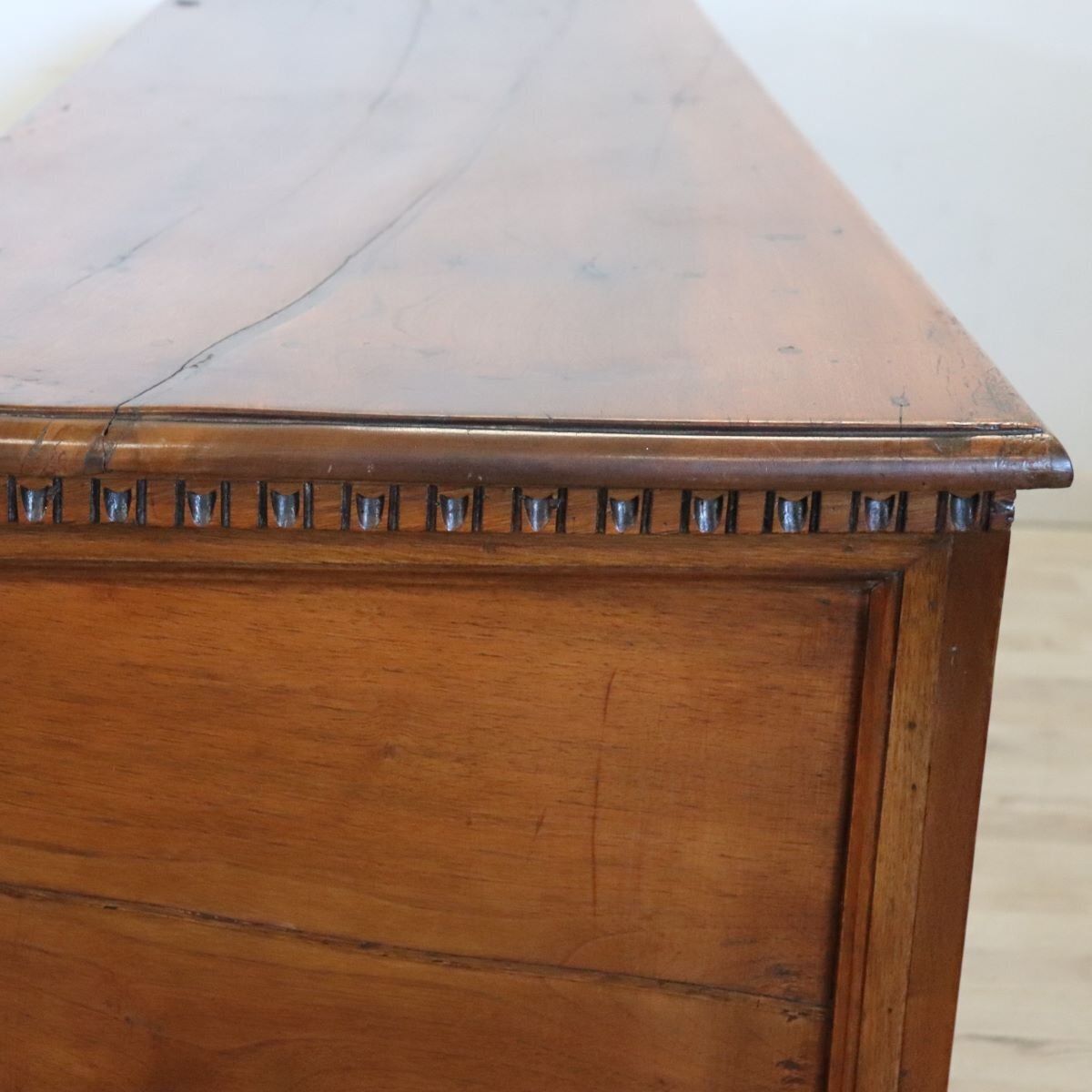 photo furniture Early 20th Century Chest In Walnut