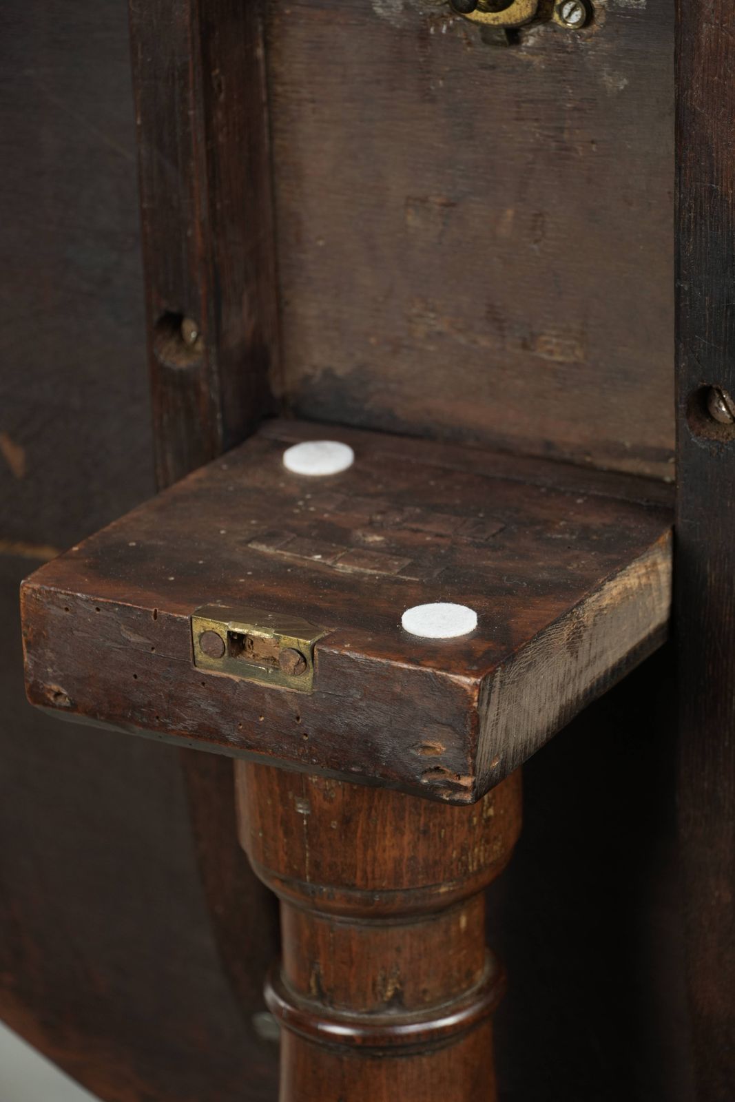 Beautiful Antique English Oak Tilt Top Table / Side Table From The Late 18th Century With Beautiful Colors photo vinterior