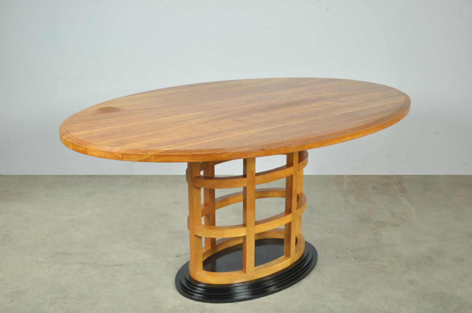 photo furniture Bijzondere fruithouten eettafelset in art deco stijl, jaren 1980