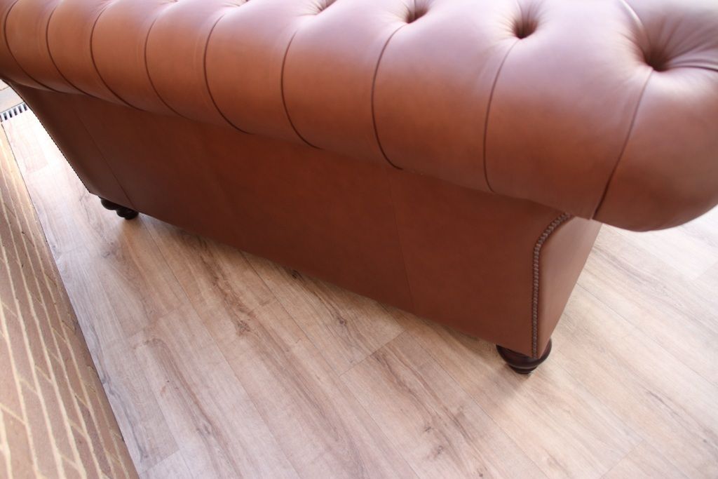 photo vinterior Saxon Highgrove Chesterfield Sofa