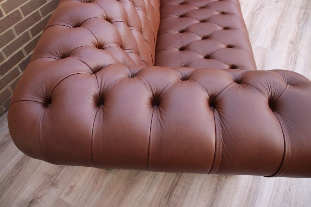 photo vintage Saxon Highgrove Chesterfield Sofa