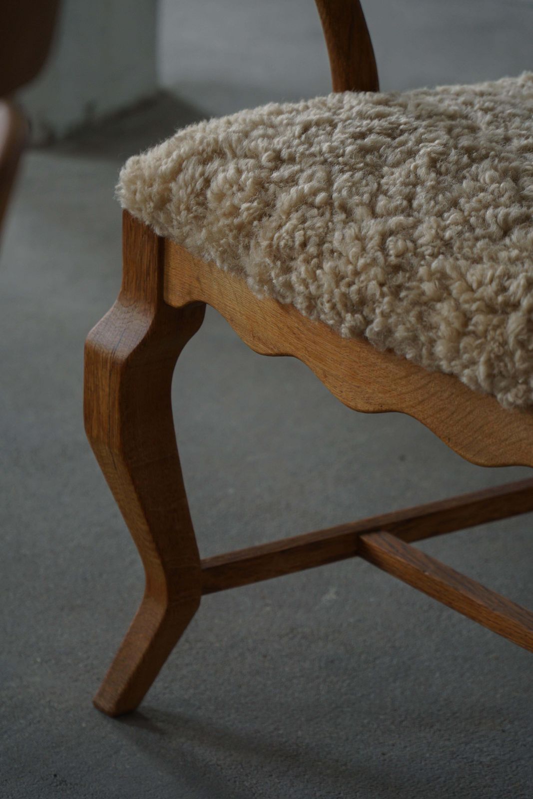 photo furniture Pair Of Razorblade Armchairs By Henning Kjærnulf, Oak & Lambswool, 1960