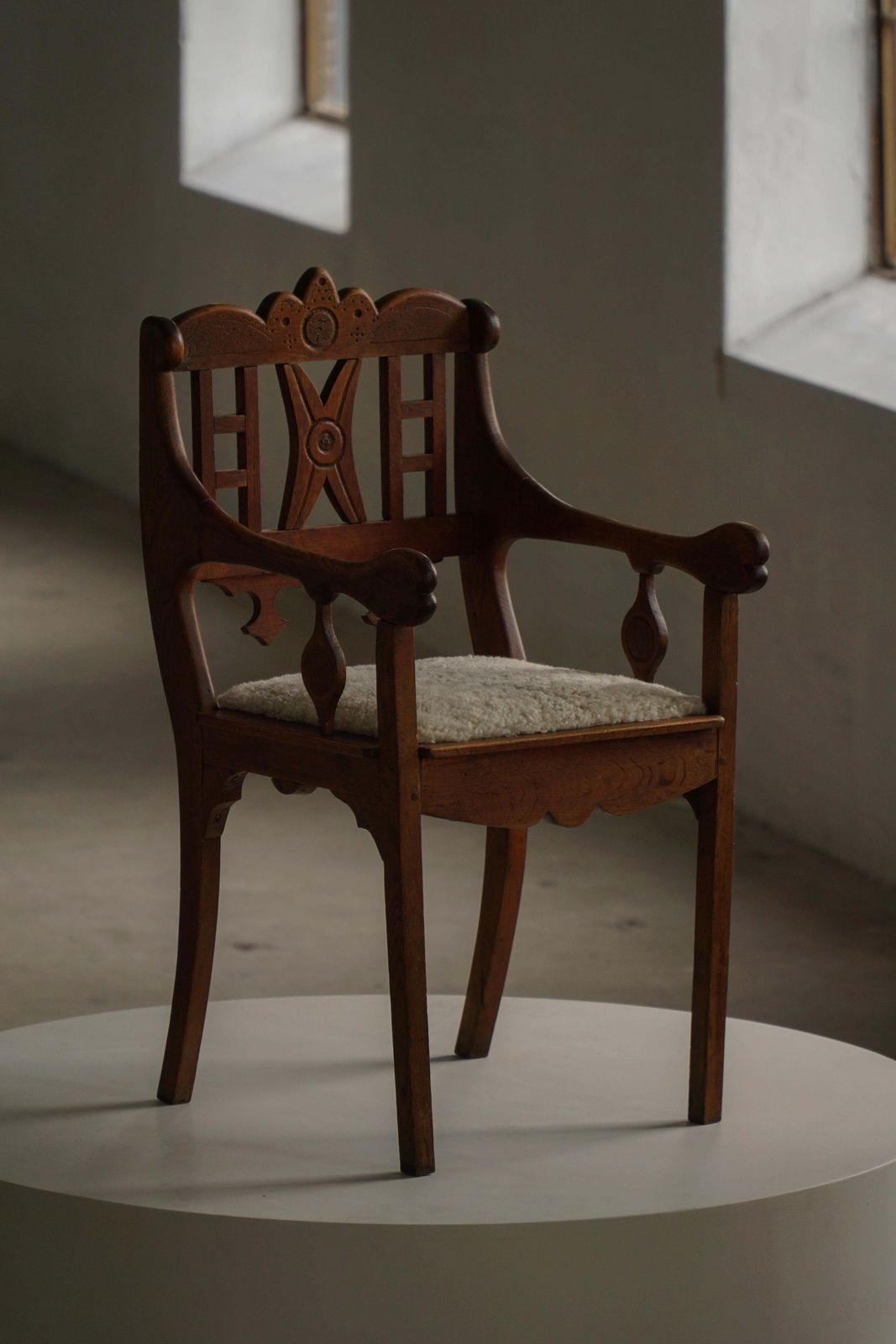 photo vinterior Danish Folk Art Armchair In Oak & Lambswool Seat, Early 20th Century, 1930s