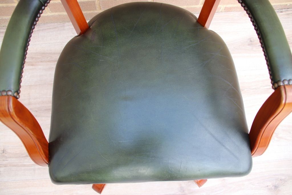 photo furniture Bankers Chesterfield Chair