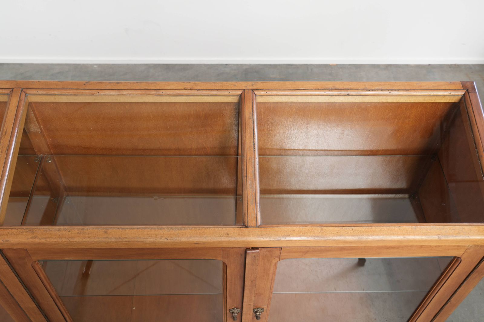 Large And Beautiful Vintage Wooden Counter/Display Cabinet/Museum Cabinet With A Stunning Appearance photo buy