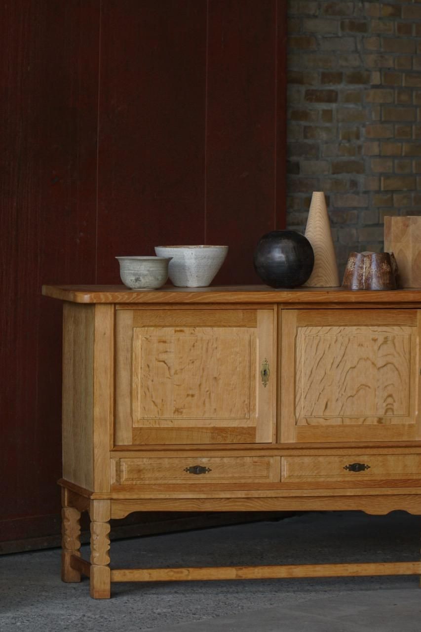 photo vintage Danish Mid Century, Brutalist Sideboard In Oak, Henning Kjærnulf, 1960s