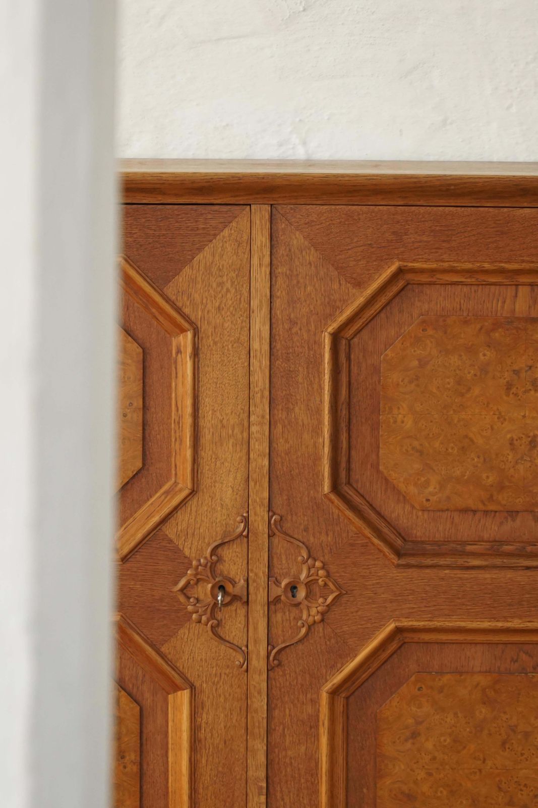 Danish Modern, Sclulptural Classic Cabinet In Oak And Burl Wood Veneer, 1950s photo buy