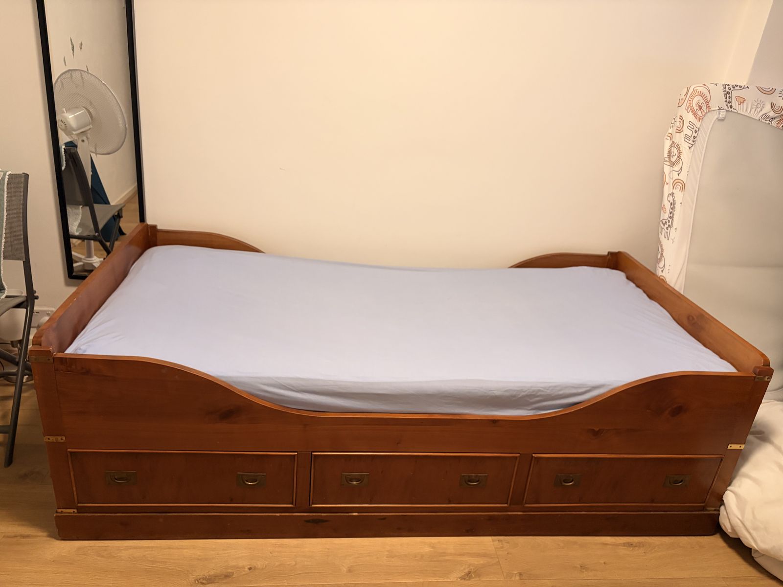 Simon Horn Solid Wood Sleigh Bed With Three Drawers – Vintage British Design photo Furniture