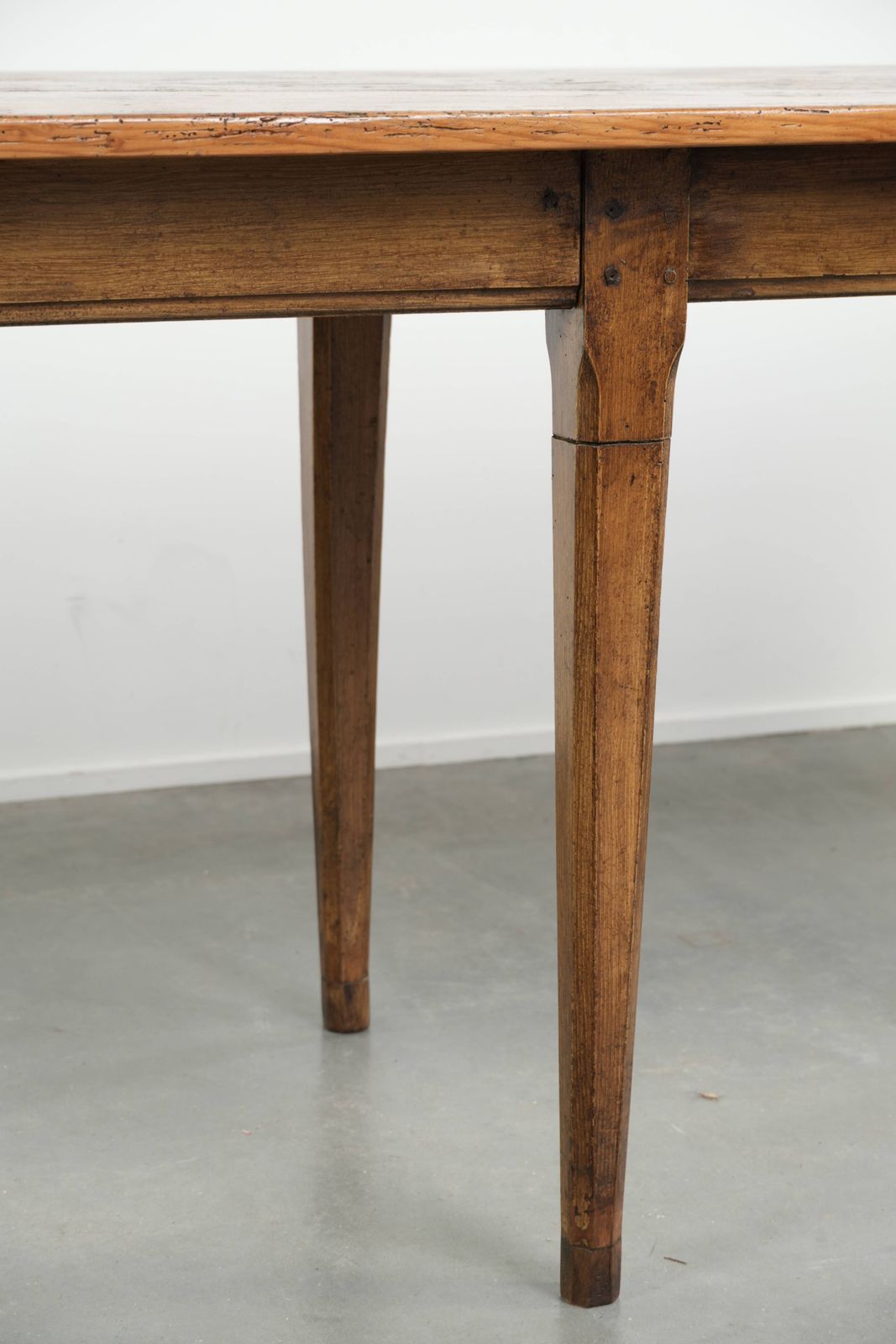 Meubels Grote, Relatief Smalle Antieke Franse Boerenkeukentafel Van Grenenhout, Begin 19e Eeuw, Met Mooie Patina. photo