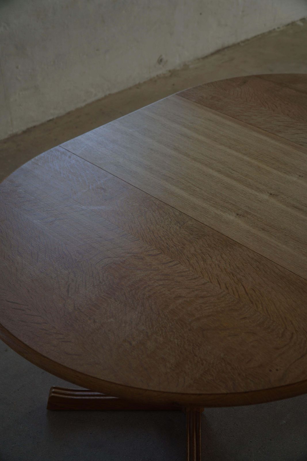 Furniture Danish Mid Century Modern Round Dining Table In Oak With Two Extensions, 1960s photo