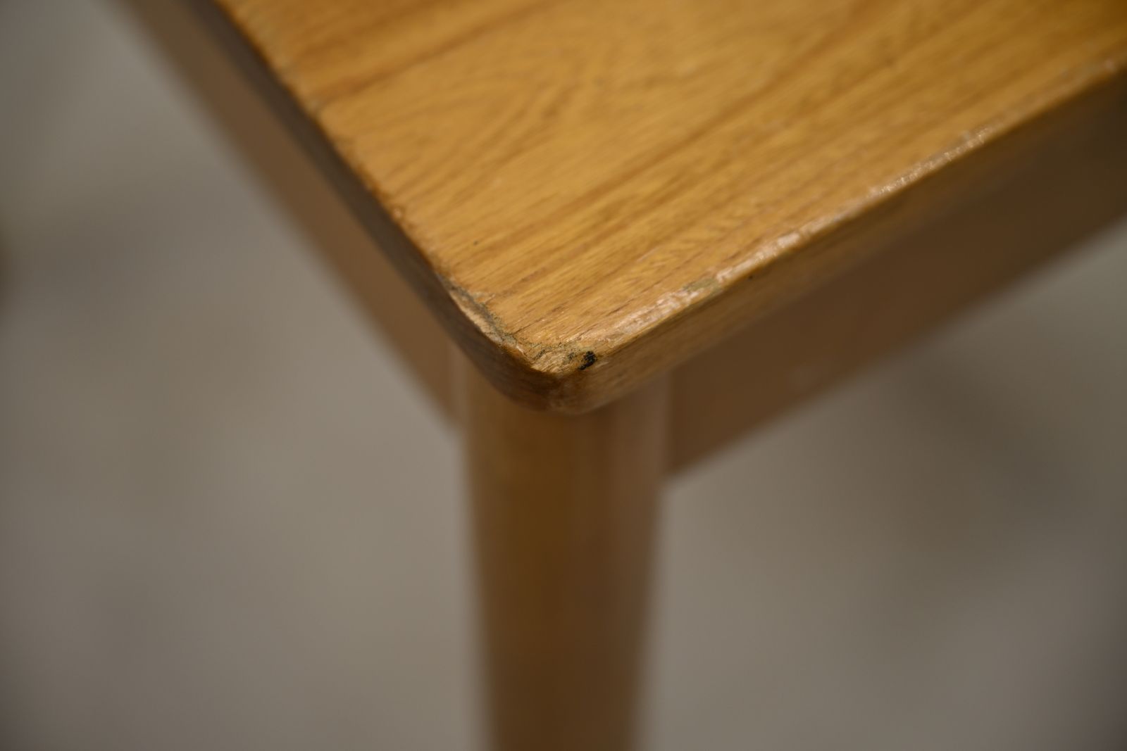 photo vinterior Ercol Dining/Café/Restaurant Table Elm Light Finish 5 Available Free Delivery*