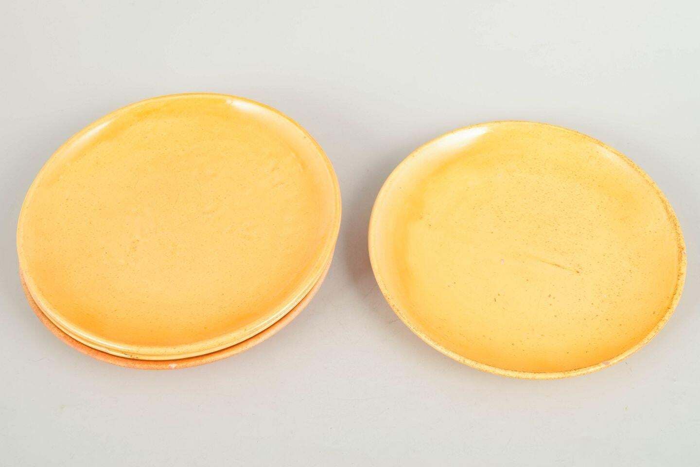 Kähler, Danemark. Quatre assiettes en céramique à glaçure à l'uranium. Années 1930 photo furniture