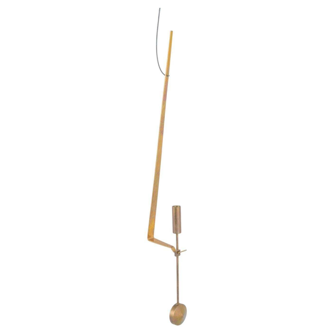 Pierre Forsell, Skultuna. Wandkandelaar in messing met slinger