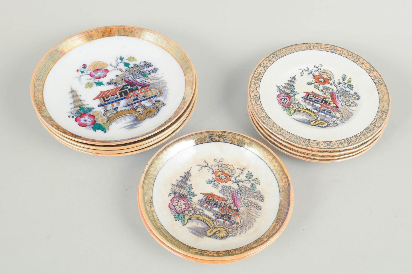 Rörstrand. Service de dix assiettes plates et creuses. Série « Japan ». Début du XXe siècle. photo furniture