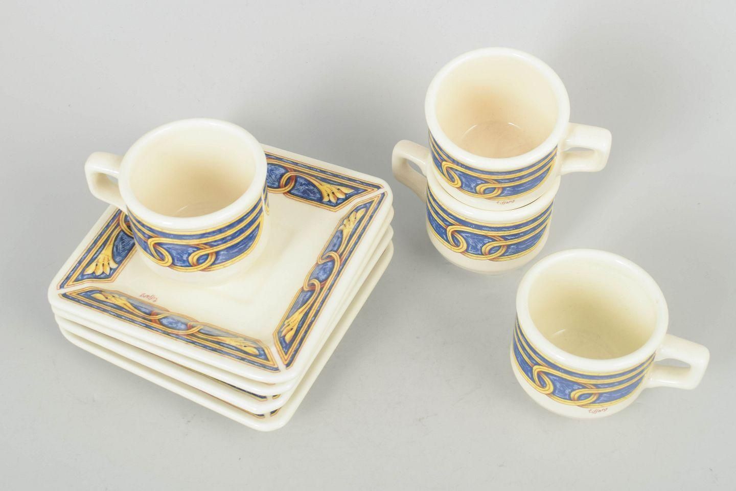 Tiffany Boutique. Set van vier espressokopjes met schoteltjes met ornamentele motieven. photo furniture