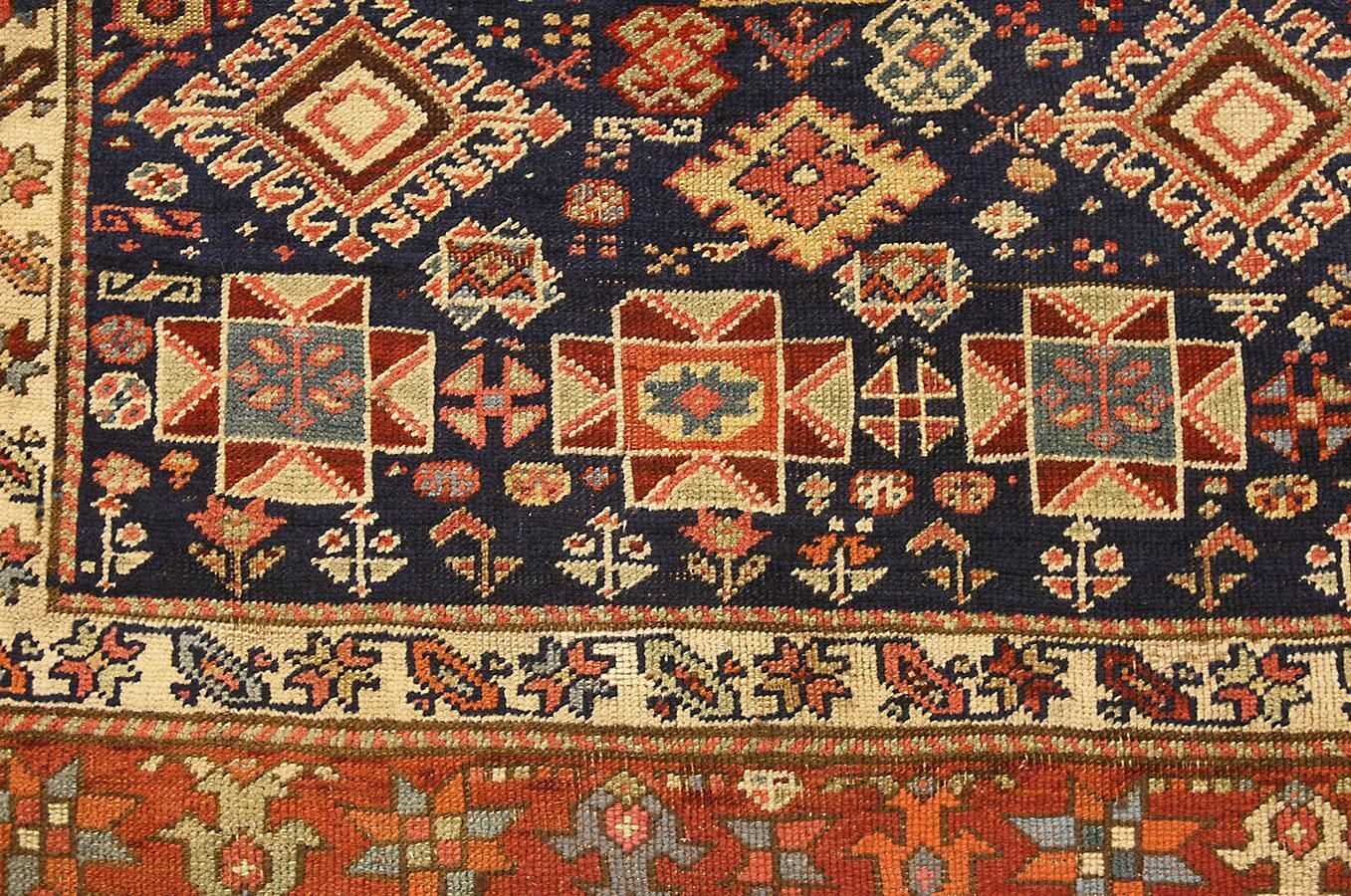 Runner Rug Caucasian photo vinterior
