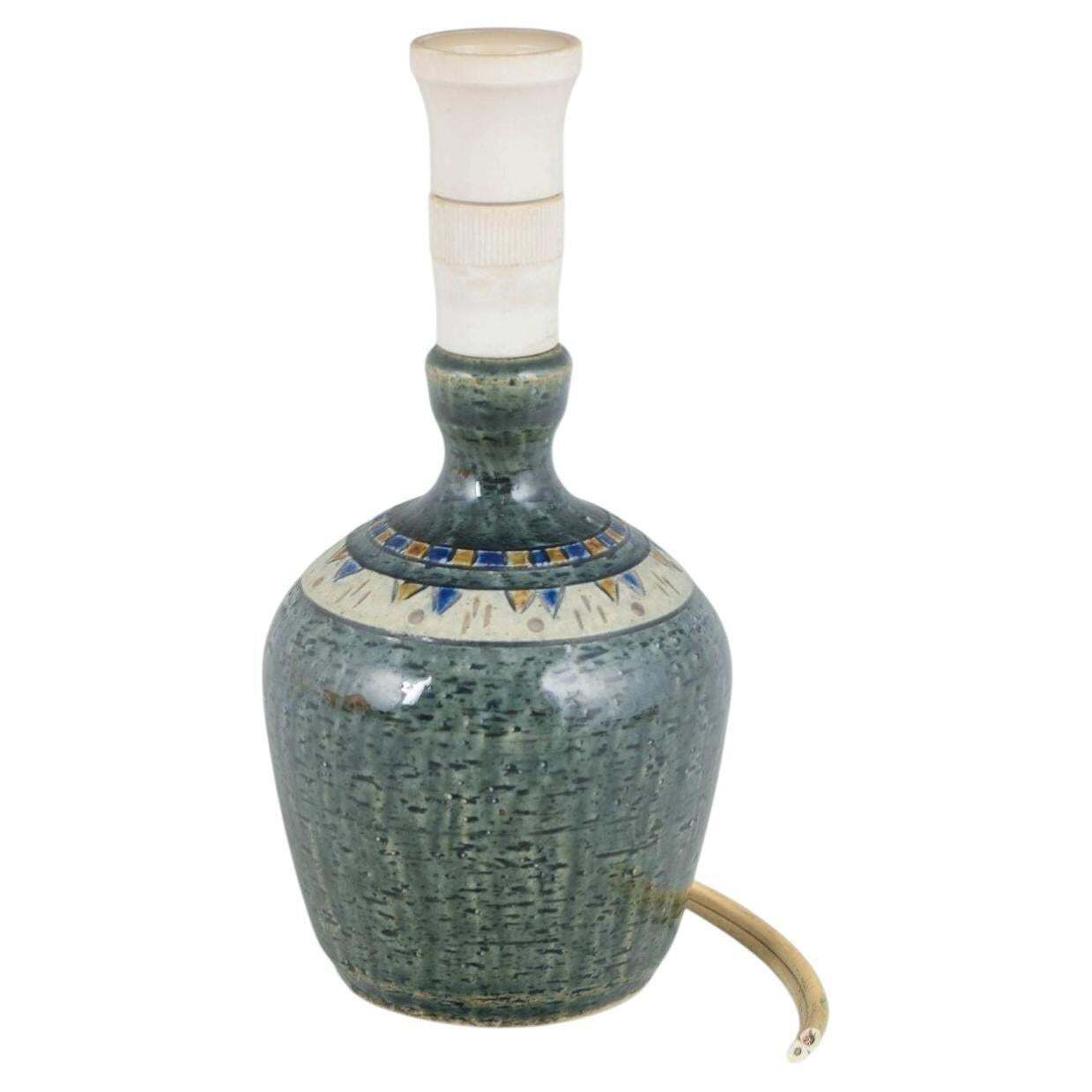 Yngve Blixt, Höganäs. Stoneware Tafellamp met Gestructureerd Oppervlak en Groene Glazuur