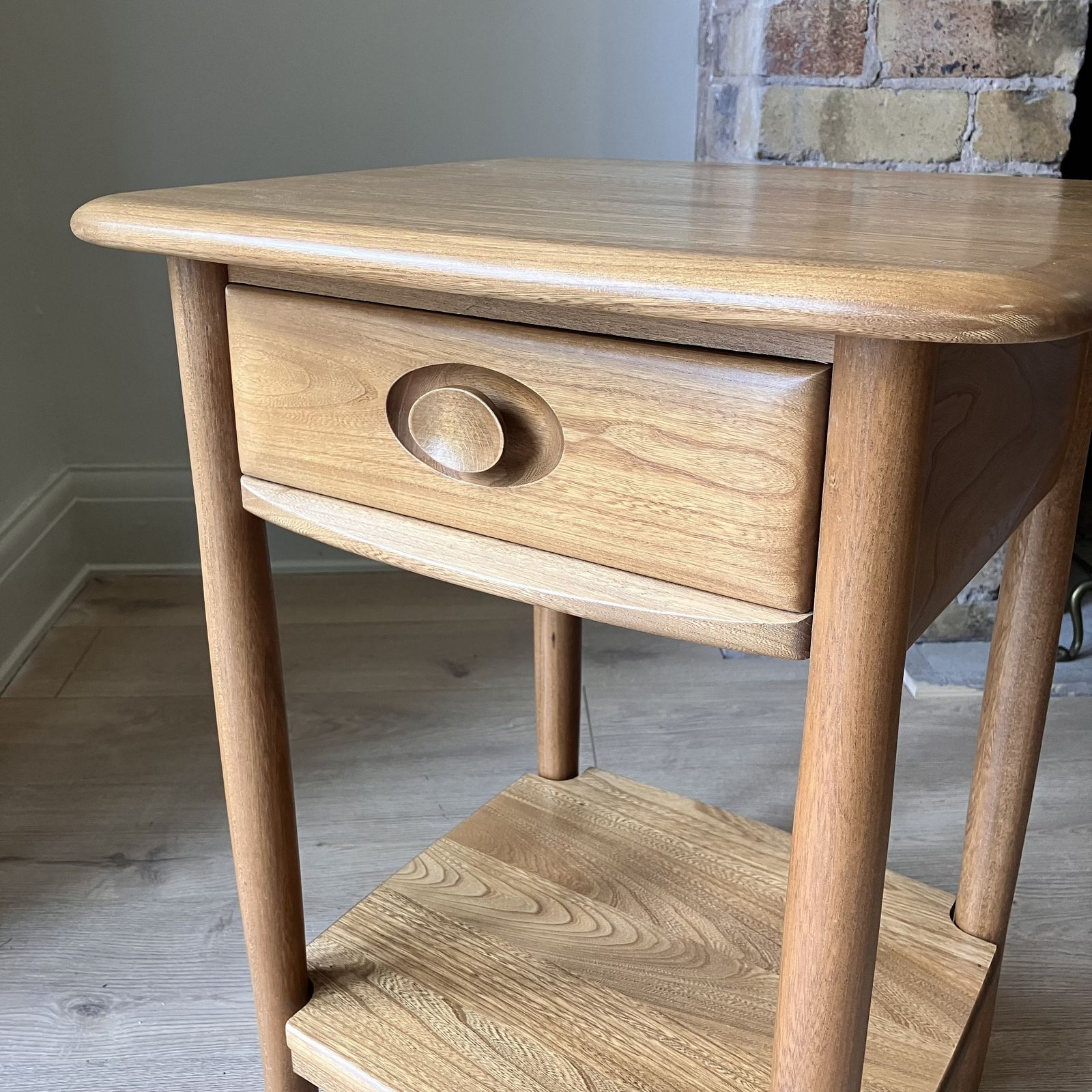 Ercol Windsor Lamp Table Model 3866 photo buy