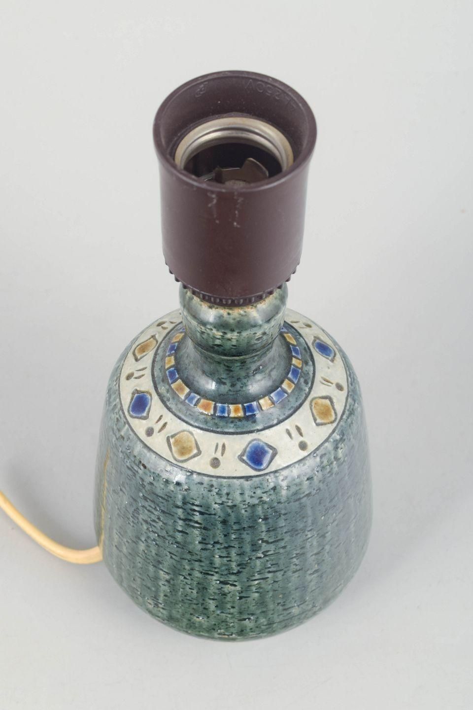 Yngve Blixt, Höganäs. Stoneware Tafellamp met Gestructureerd Oppervlak en Groene Glazuur photo furniture