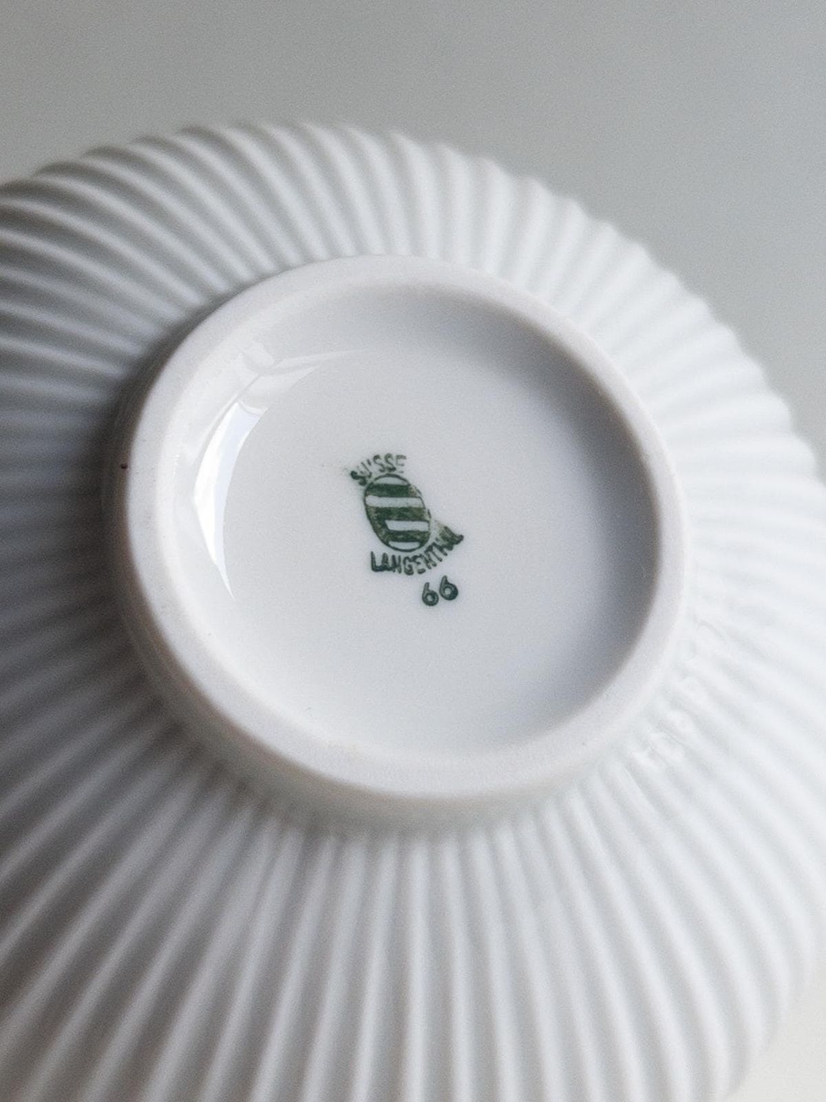 photo furniture Suisse Langenthal Porcelain Bud Vase – Mid Century Ribbed Pumpkin Vase