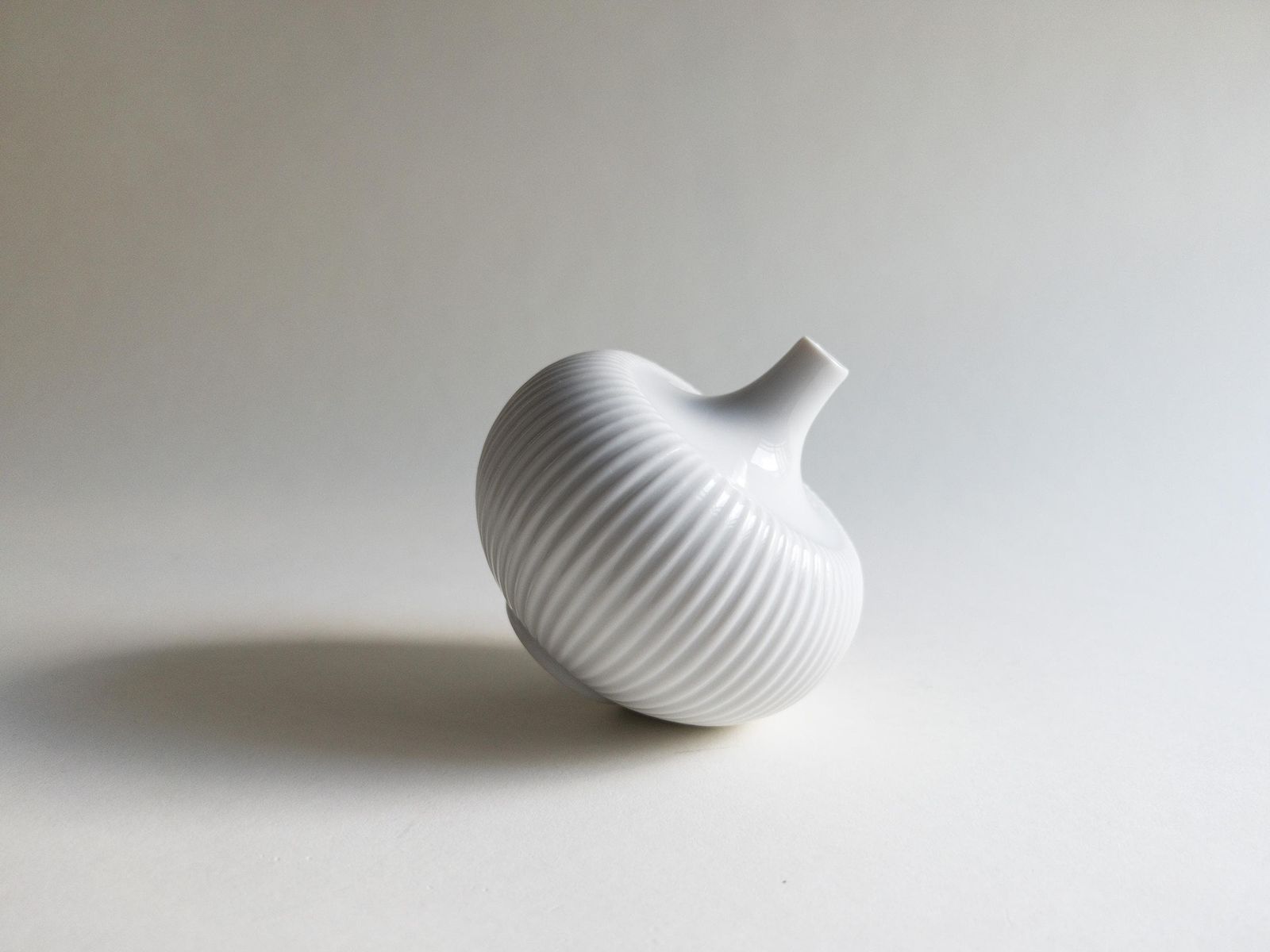 86.0 Suisse Langenthal Porcelain Bud Vase – Mid Century Ribbed Pumpkin Vase photo