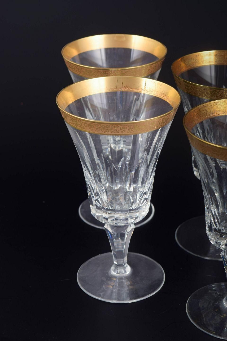 Artemisia. Cinq verres à vin rouge en cristal avec décoration en or 24 carats. photo for sale