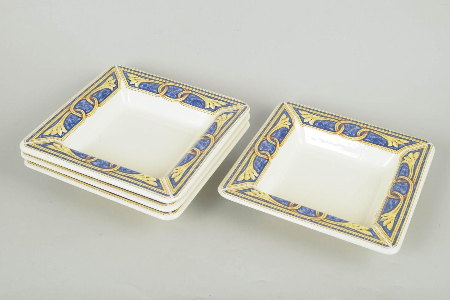 Tiffany Boutique, Italie. Ensemble de quatre assiettes plates en céramique, années 1980. photo furniture