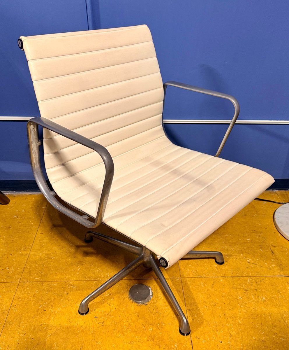 Aluminum Group Office Chair By Charles And Ray Eames For Herman Miller, 1970s photo furniture