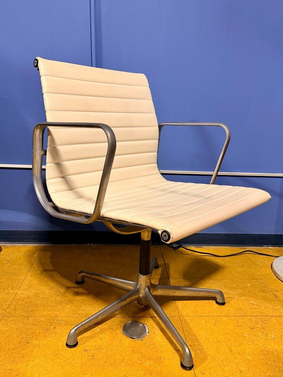 Aluminum Group Office Chair By Charles And Ray Eames For Herman Miller, 1970s photo vinterior