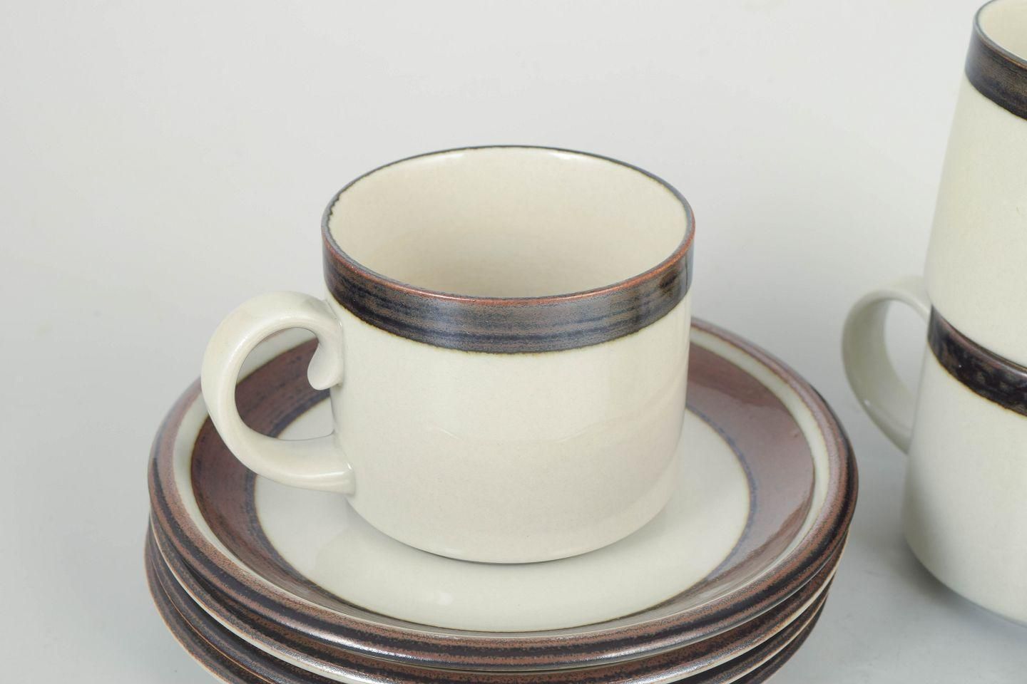 Arabia, série Karelia. Quatre grandes tasses à café avec soucoupes en grès, années 1970 photo for sale