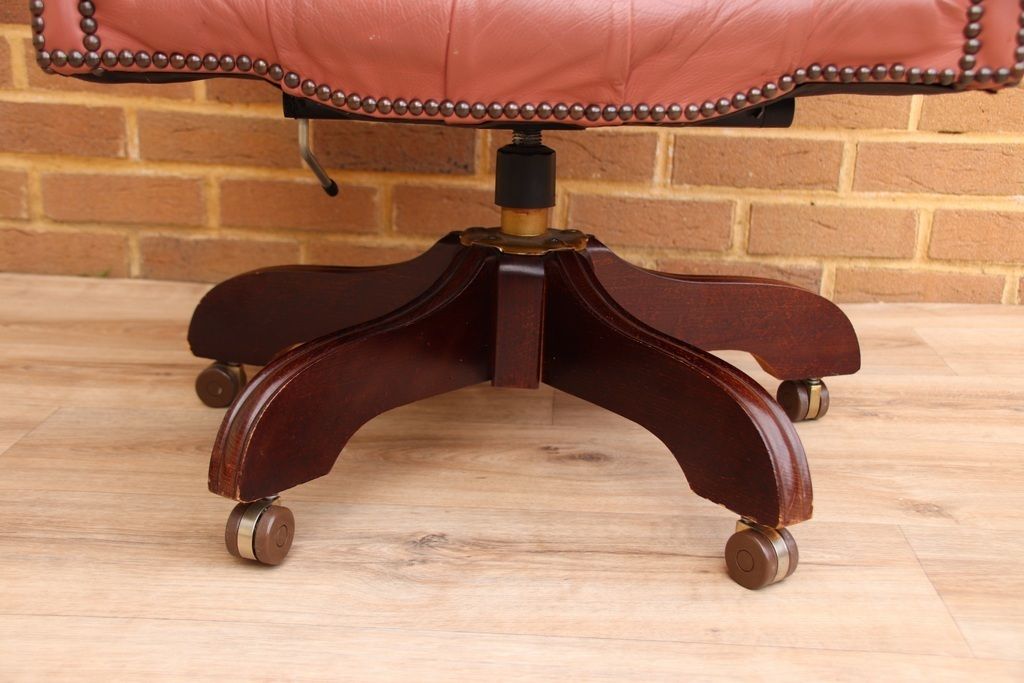 photo furniture Chesterfield Directors Chair