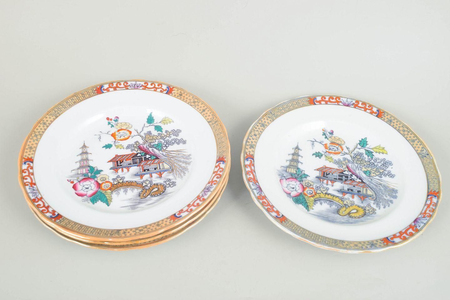 Quatre assiettes plates Rörstrand en faïence, série « Japan », début du XXe siècle photo furniture