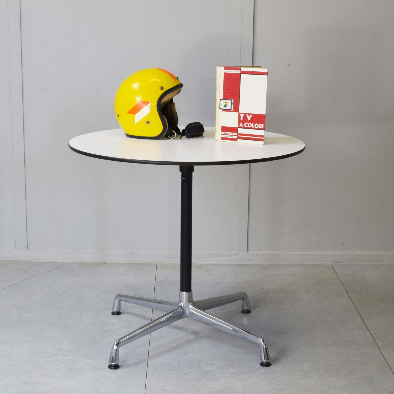 Charles & Ray Eames For Vitra Contract Round Table 1980s photo Furniture