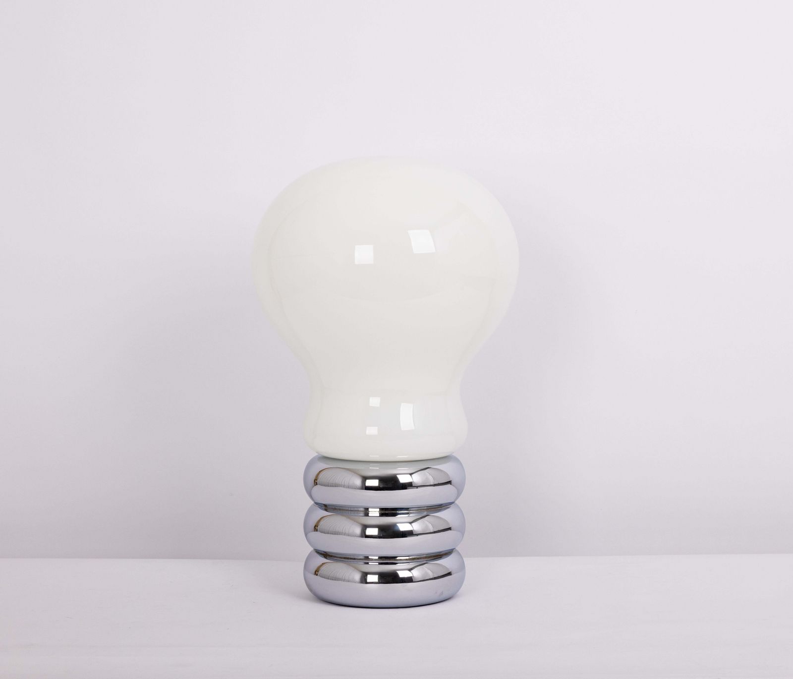 1 van 3 – Mid-Century Modern Duitse Giant Bulb van Ingo Maurer, jaren 1960 photo furniture