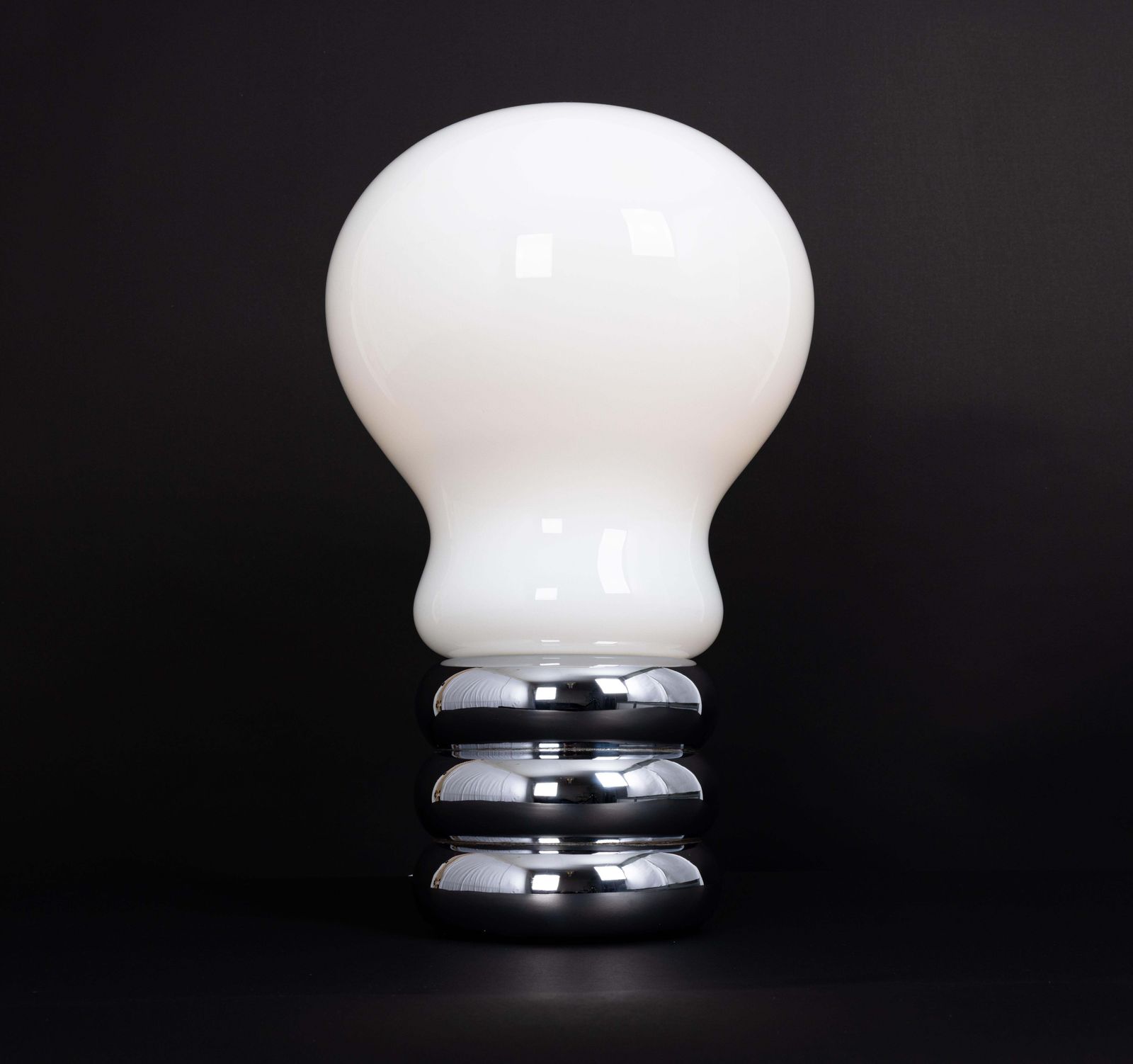 Verlichting 1 van 3 – Mid-Century Modern Duitse Giant Bulb van Ingo Maurer, jaren 1960 photo