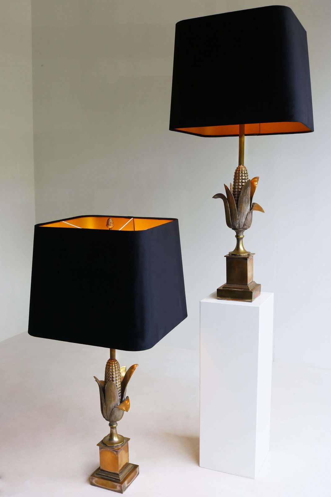 Verlichting Zeldzaam Paar Maison Charles 'Corn' Tafellampen, 1950, Frankrijk, Regency, Brons photo