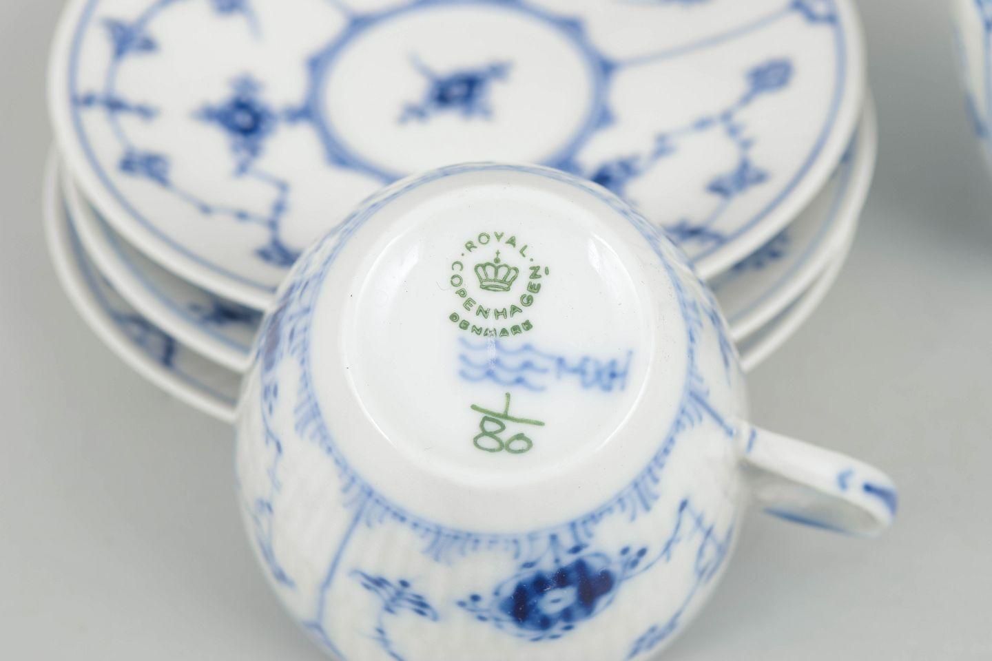 Royal Copenhagen Blue Fluted Plain. Drie koffiekopjes met schoteltjes. Begin 20e eeuw photo Woonaccessoires