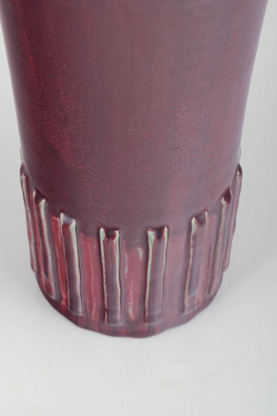 Thorkild Olsen, Royal Copenhagen Zeer Grote Steengoed Vaas Met Oxblood Glazuur. photo for sale
