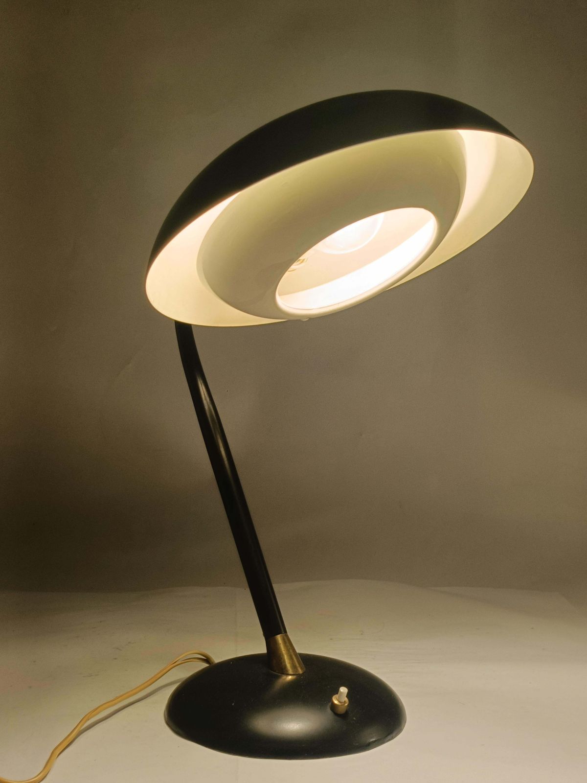 Oscar Torlasco Style Black Metal Table Lamp With Brass Details photo vintage