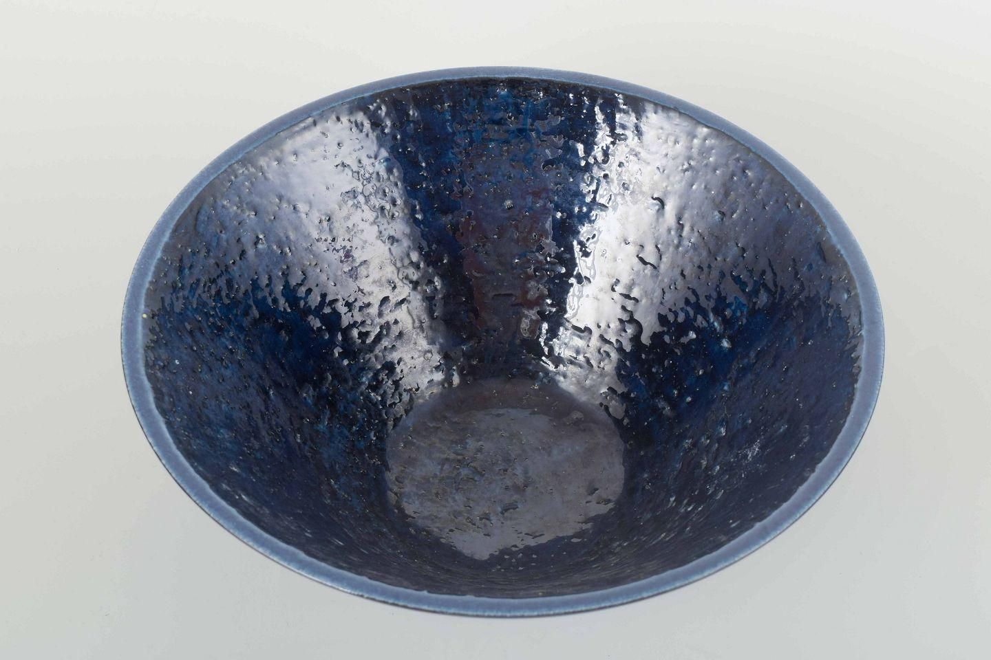 Ingrid Atterberg voor Upsala Ekeby. Conische Stoneware Schaal Met Donkerblauwe Glazuur. photo furniture