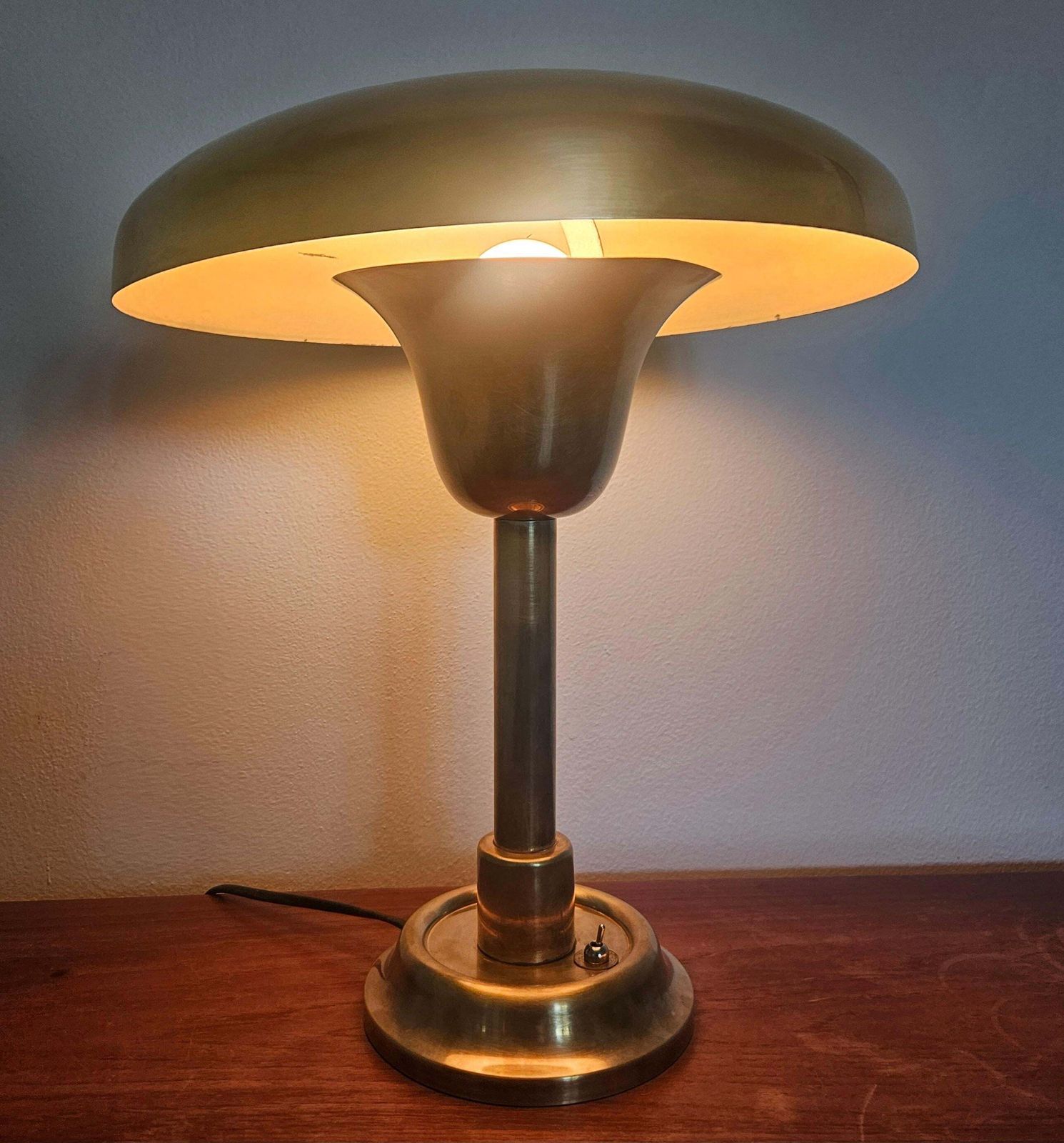 photo furniture Grote Bauhaus-functionalisme art deco tafellamp, Franta Anyz, jaren 1930