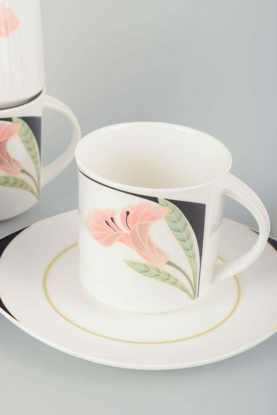 Villeroy & Boch. Zes porseleinen "Iris" kopjes met schoteltjes. jaren 1980 photo for sale
