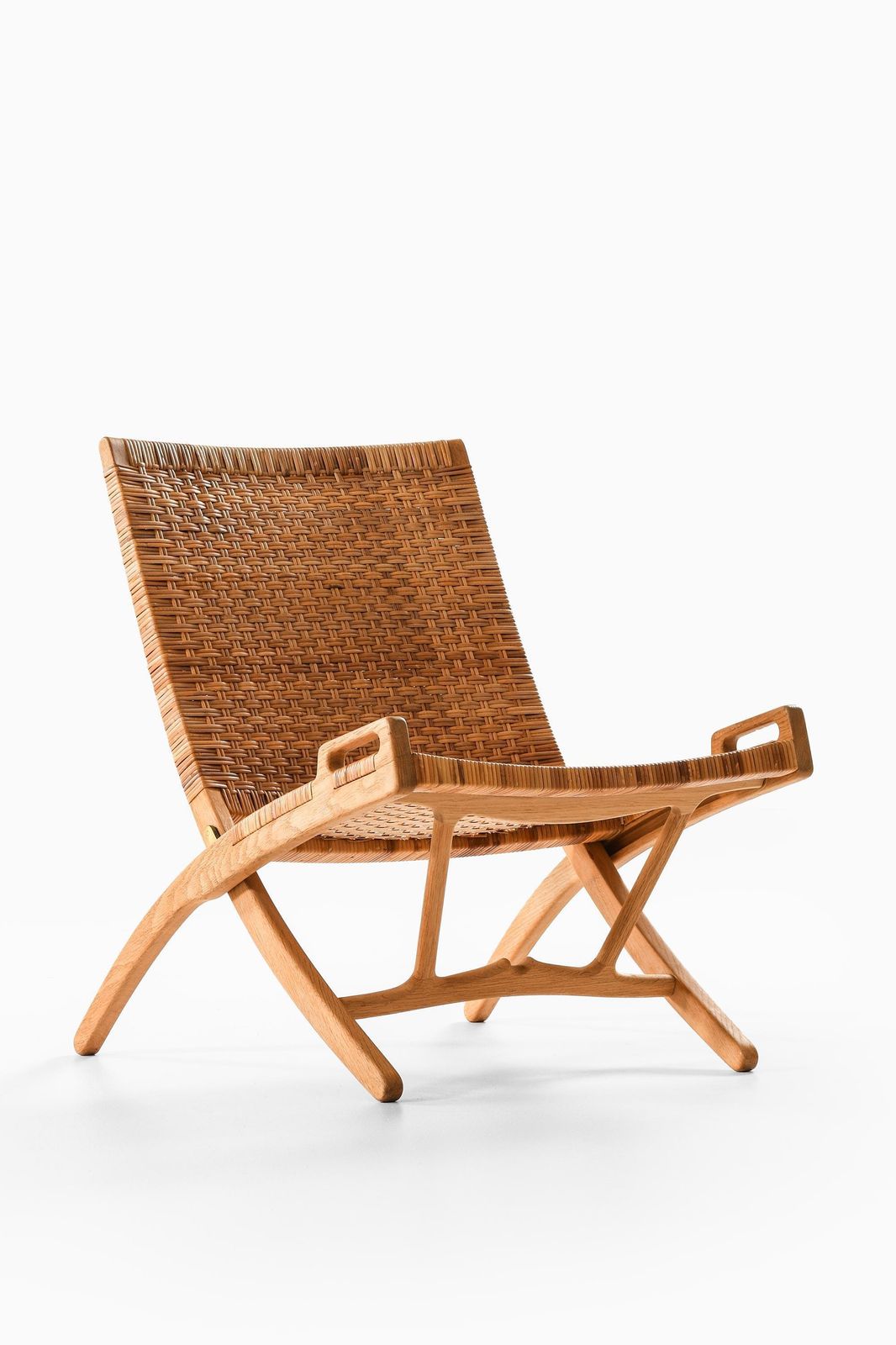 Folding Easy Chair In Cane And Oak By Hans Wegner, 1949 photo furniture